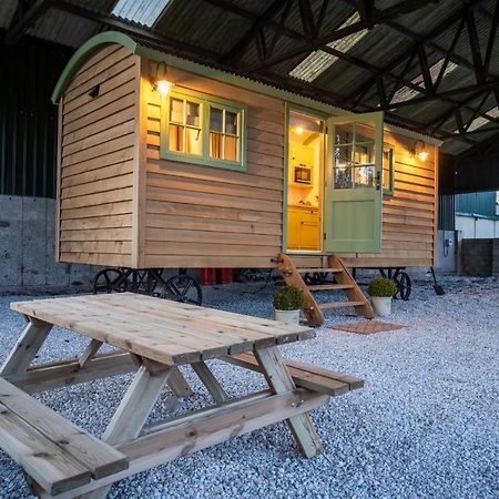 Finest Retreats - The Shepherd'S Hut At Northcombe Farm Beaworthy Extérieur photo