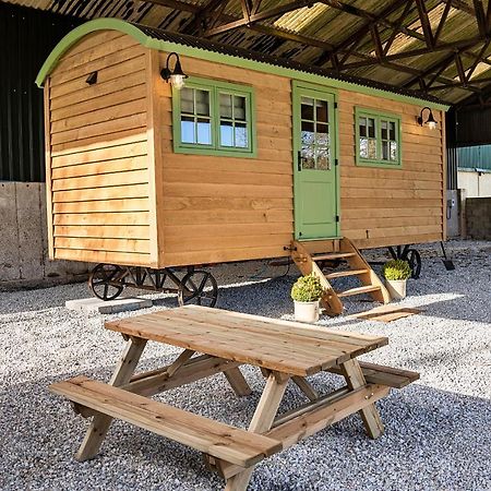 Finest Retreats - The Shepherd'S Hut At Northcombe Farm Beaworthy Extérieur photo