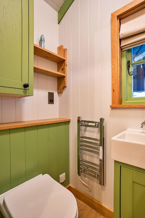 Finest Retreats - The Shepherd'S Hut At Northcombe Farm Beaworthy Extérieur photo