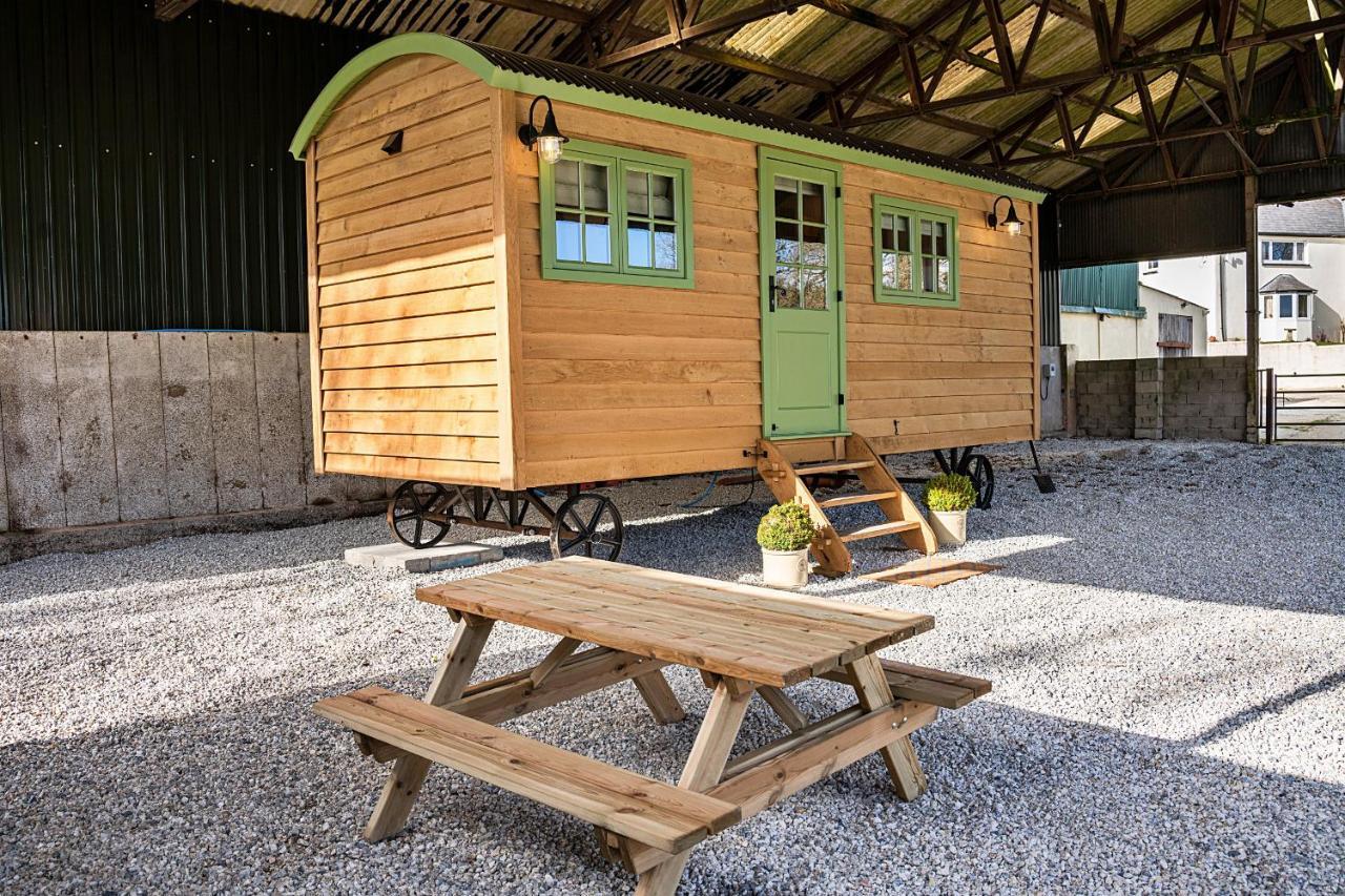 Finest Retreats - The Shepherd'S Hut At Northcombe Farm Beaworthy Extérieur photo
