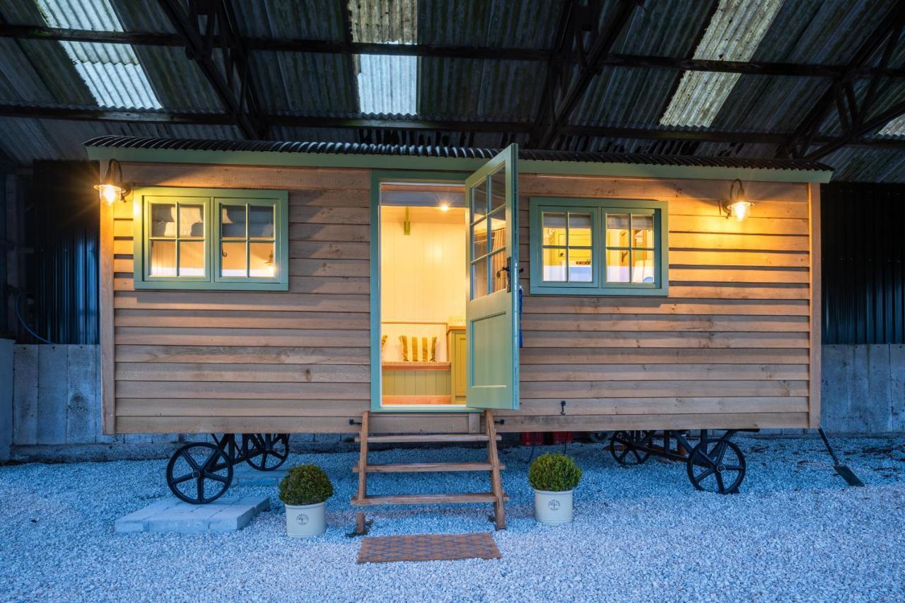 Finest Retreats - The Shepherd'S Hut At Northcombe Farm Beaworthy Extérieur photo