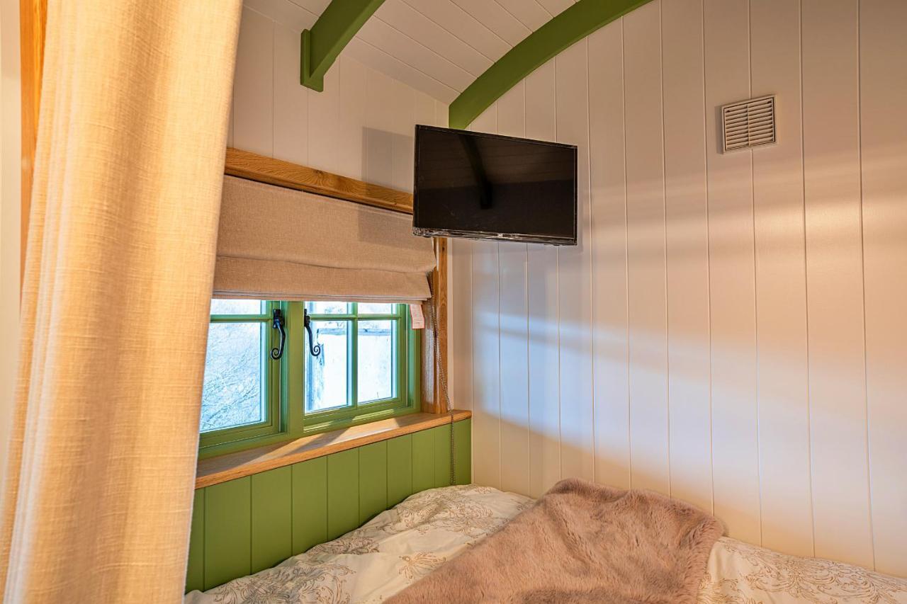 Finest Retreats - The Shepherd'S Hut At Northcombe Farm Beaworthy Extérieur photo